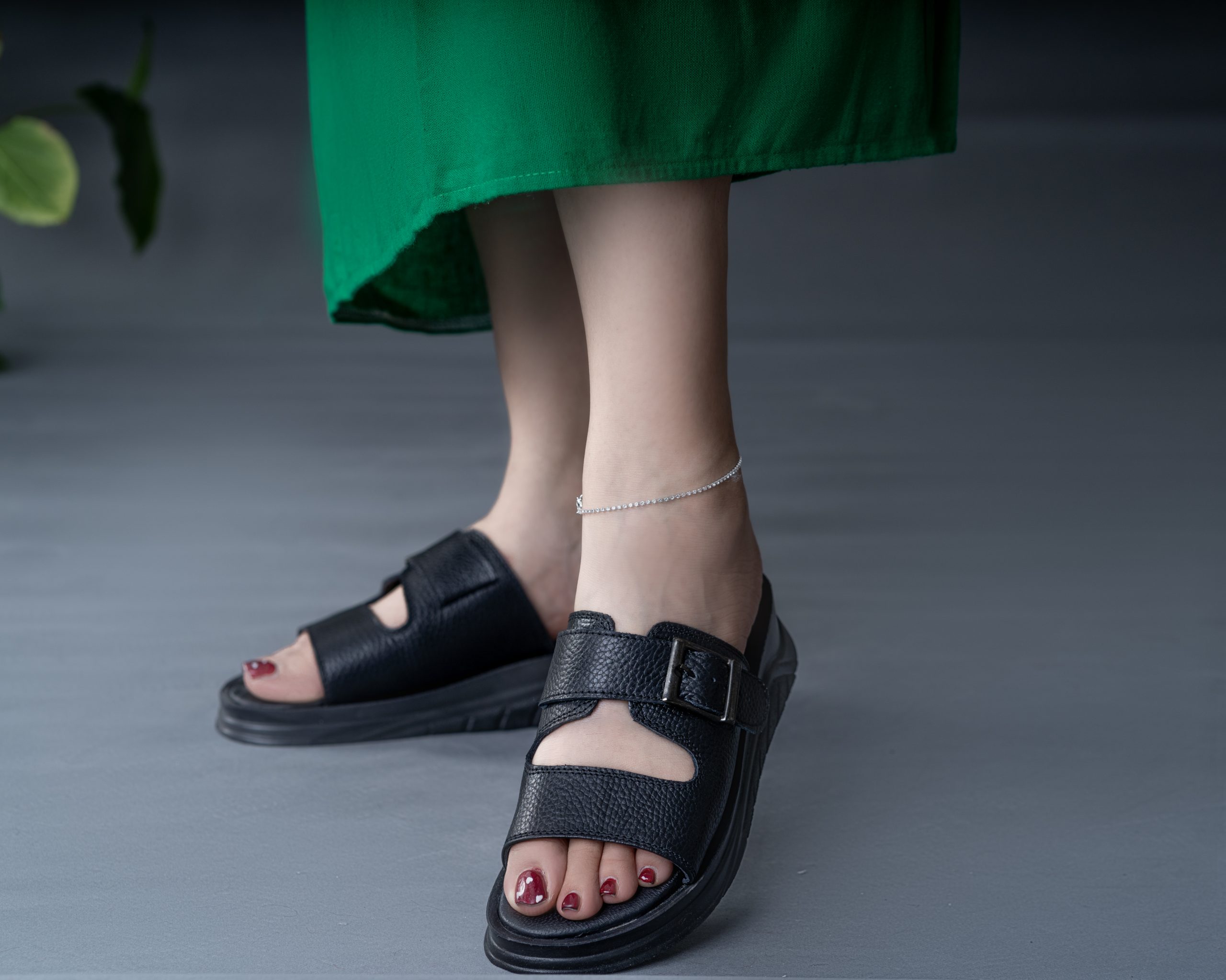 صندل زنانه چرم طبیعی کد 235 -مشکی -کرم-زرشکی