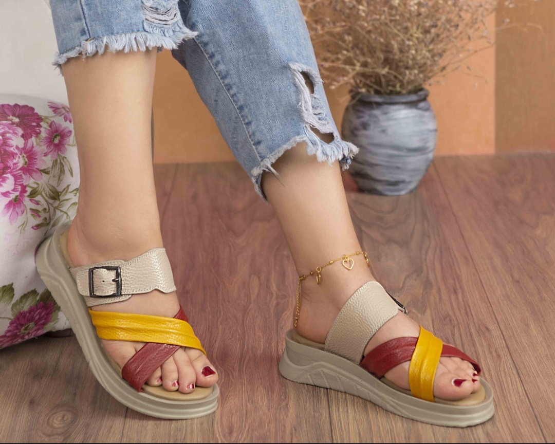 صندل زنانه چرم طبیعی کد 222 کرم رنگی صورتی رنگی